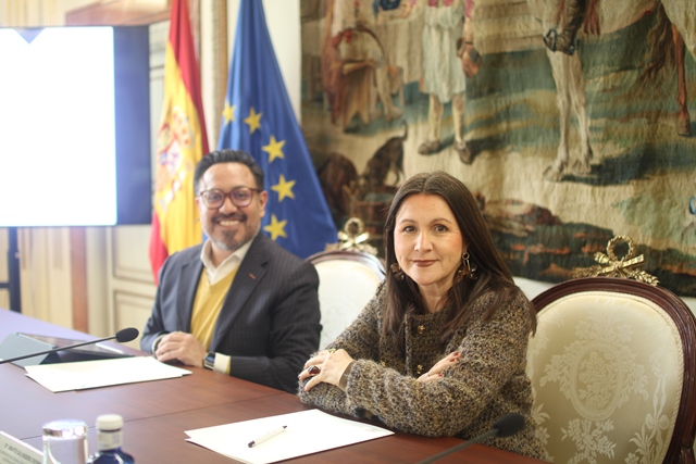 Rogelio Flores. 'Constitución y derechos en contextos de erosión democrática'