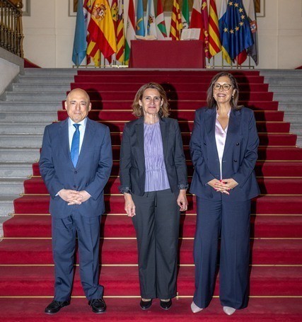   La directora del CEPC recibe en el Palacio de Godoy a la vicepresidenta de la Comisión Europea
