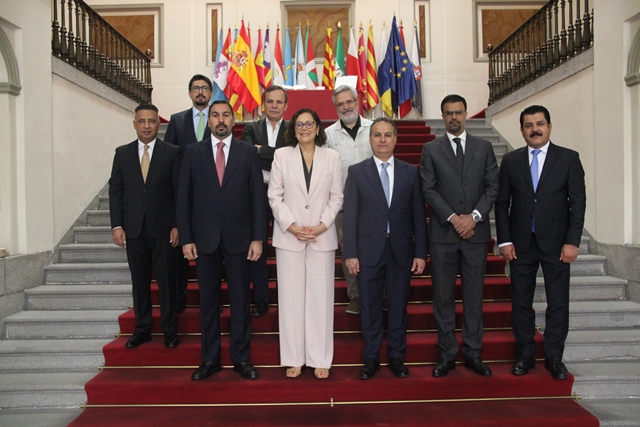 La directora del CEPC recibe a una delegación de funcionarios del Parlamento de Irak