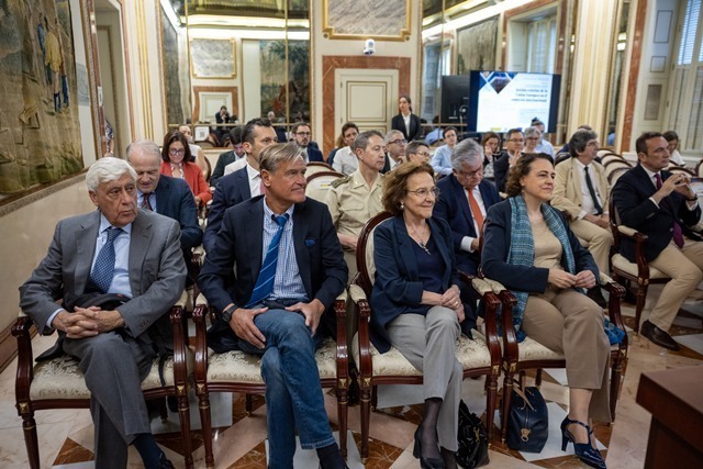 La directora del CEPC recibe en el Palacio de Godoy a la vicepresidenta de la Comisión Europea