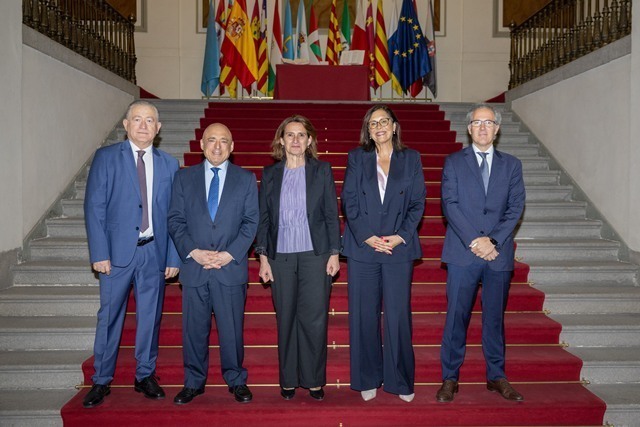   La directora del CEPC recibe en el Palacio de Godoy a la vicepresidenta de la Comisión Europea