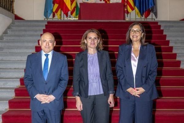 La directora del CEPC recibe en el Palacio de Godoy a la vicepresidenta de la Comisión Europea