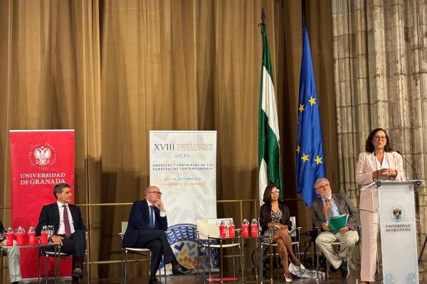 La directora del CEPC participa en la inauguración del XVIII Congreso de AECPA